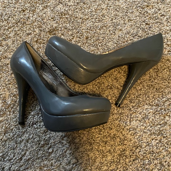 nine west grey heels